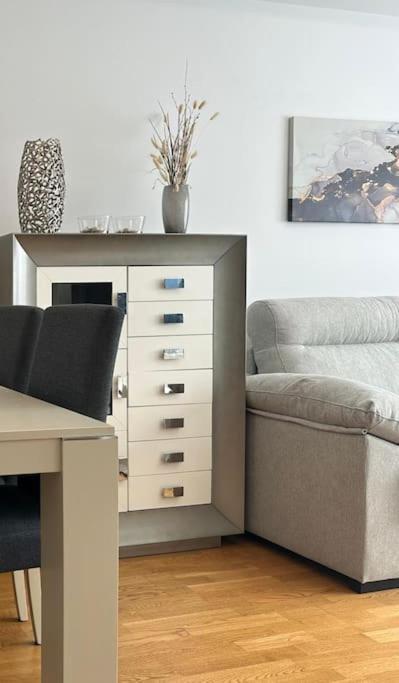 Studio 14 + Garaje Incluido. Nuevo, Elegante, Acogedor. Haro Eksteriør billede